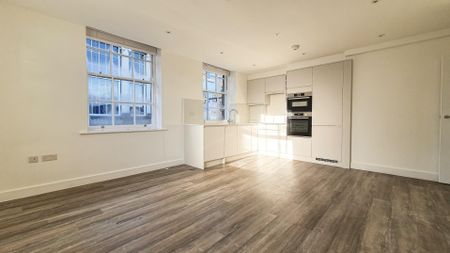 16 Market Place, Hertford - Photo 3
