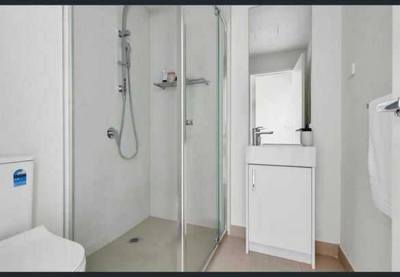 Sunlit Modern Beach-Side Living - Photo 1