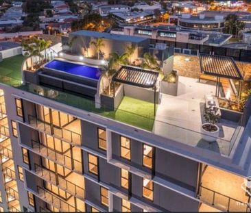 Large 2 Bedroom Apartments with Uninterrupted City Views - Photo 1