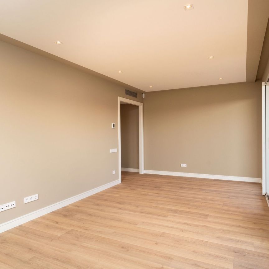 Planta baja de alquiler en Ronda de Jean Monnet, 230, Can Gambús - Photo 1