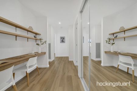 LUXURIOUS FAMILY HOME - Photo 4