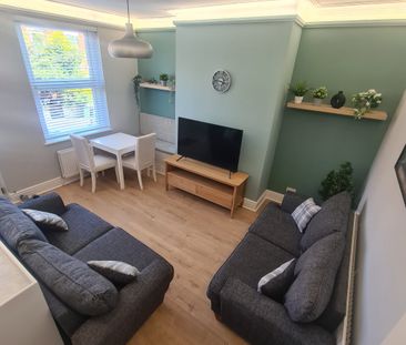 2 Bed - 7 Wetherby Terrace, Burley, Leeds - LS4 2JQ - Professional - Photo 2