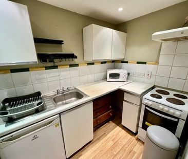 Studio Flat, Bedford Hill, SW12 - Photo 4