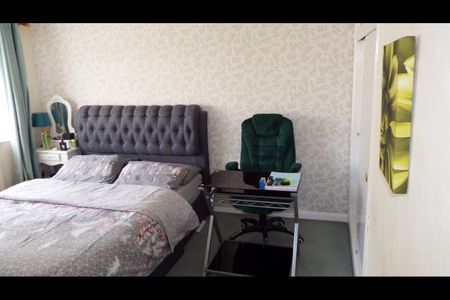 3 Bed Semi-Detached House, Blakesley Walk, LE4 - Photo 2