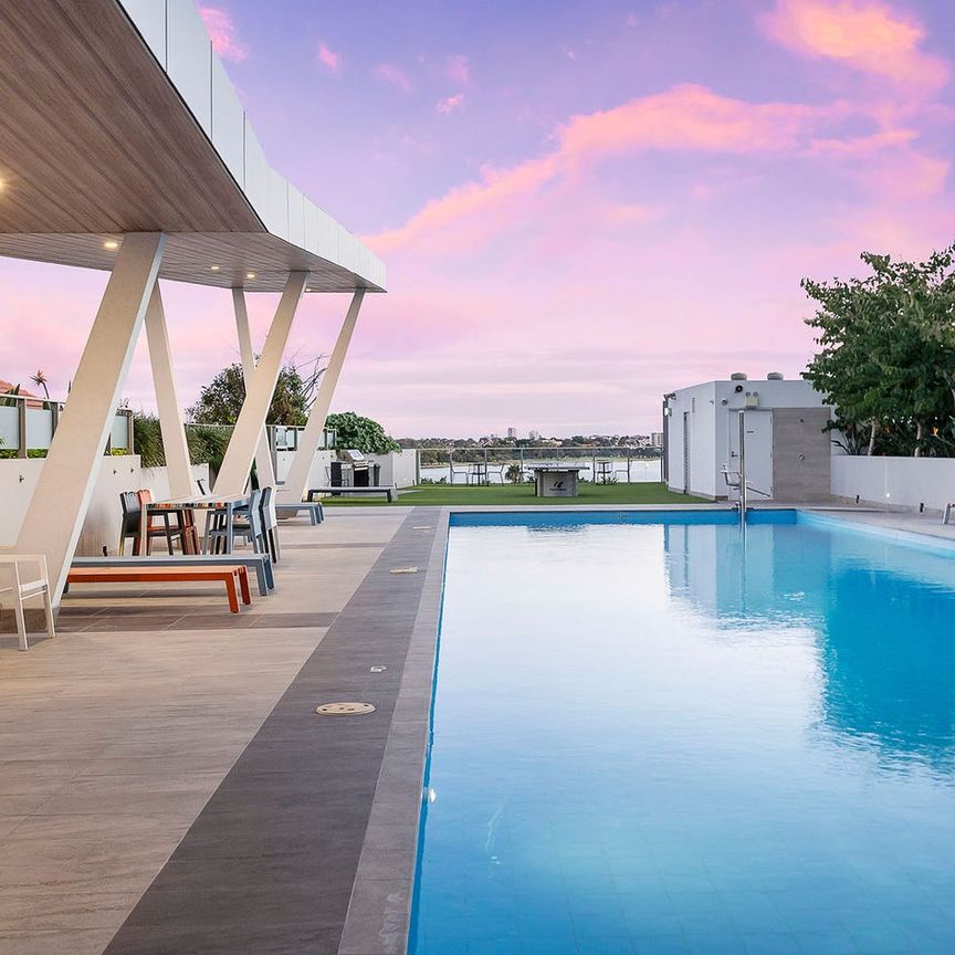 LUXURY RIVERSIDE LIVING AT VUE TOWER - Photo 1