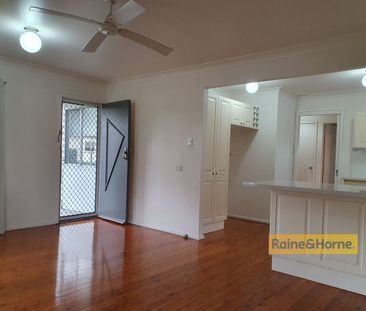 IMMACULATE 4 BEDROOM FAMILY HOME - Photo 2