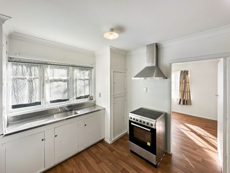 Cute 2 bed on Bledisloe - Photo 3