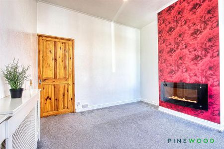 2 bedroom end of terrace house to rent - Photo 2