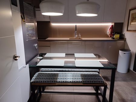 Jardín privado, diseño y luz | Chalet de esquina único en Boadilla - Photo 3
