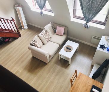 1 Bed Flat, Brook Road South, TW8 - Photo 1