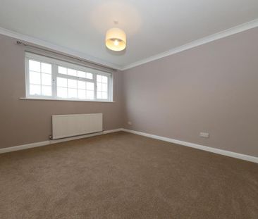 4 bedroom detached house to rent - Photo 2