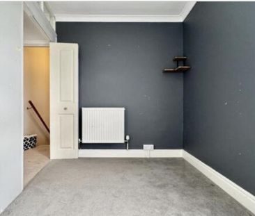 4 bedroom semi-detached house to rent - Photo 3