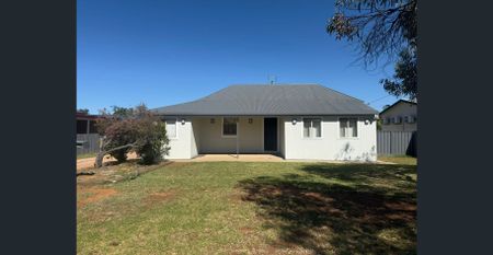 Century 21 Central West 02 6862 1265 - Photo 3