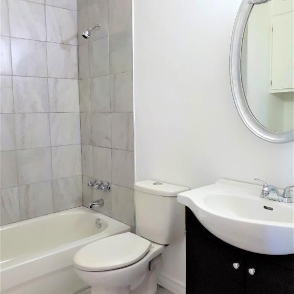 N-Rosemont 4.5 HAUT TRIPLEX près de tout; pas besoin de voiture! - Photo 1