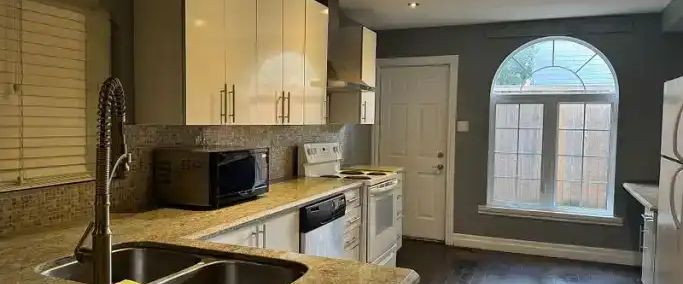 1531 Queen Street East #MAIN | 1531 Queen Street East, Toronto - Photo 1