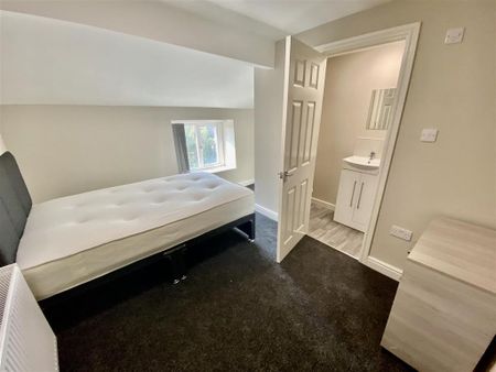 5 bedroom private hall to rent - Photo 4