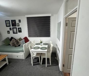 1 Bed Flat, Shaftesbury Point, E13 - Photo 2