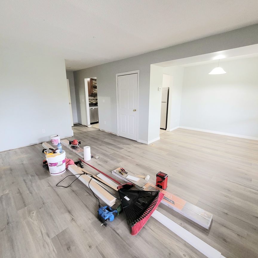 For Lease - 477 Dean Avenue Unit# 18, Oshawa, Ontario - Photo 1