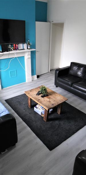 4 bedroom terraced house to rent - Photo 1