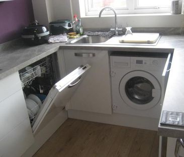 3 bedroom semi-detached house to rent - Photo 2