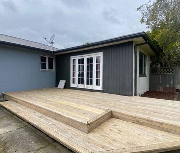 Modern Three Bedroom Home - Photo 1