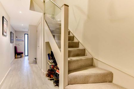 3 bedroom terraced house to rent - Photo 4