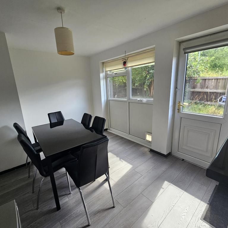 4 bedroom house to rent - Photo 1