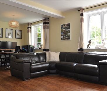 Semi detached cottage in a rural location to the south of Newbury, ... - Photo 2