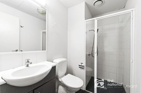 Light filled 2 bedroom apartment on 21st floor at Lonsdale St! - Photo 5