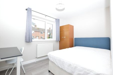 6 bedroom semi-detached house to rent - Photo 5