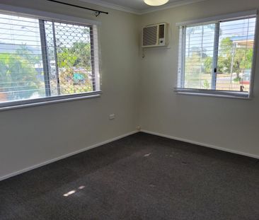 Charming Family Home - Photo 3