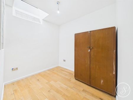 3 bedroom flat to rent - Photo 2