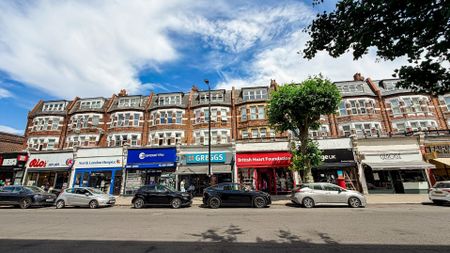 High Road, North Finchley, London - Photo 3