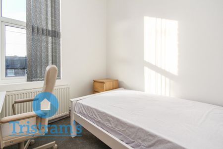 3 bed Apartment for Rent - Photo 4