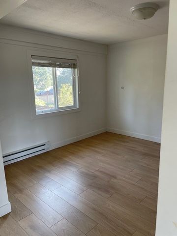 Upper Family Home With Shop - Photo 3