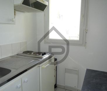 VASTE STUDIO MEUBLE DE 27 M² AVEC BALCON ET PARKING - Photo 2