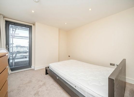 Chrisp Street Canary Wharf, E14 - Photo 1