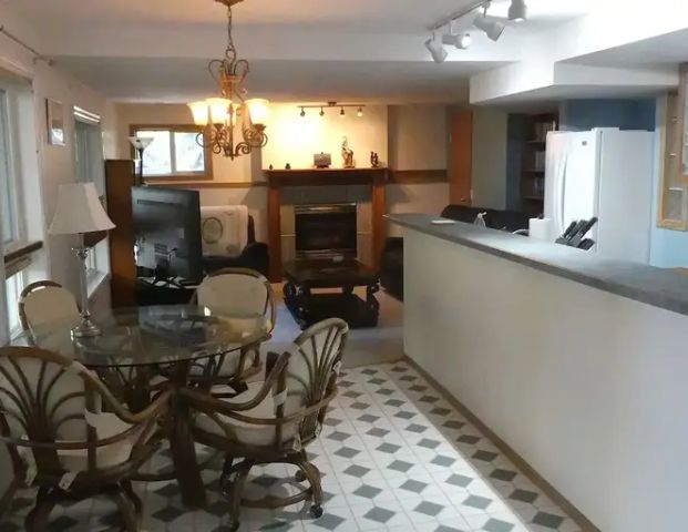 Comfortably newly furnished, garden suite with own entrance and patio | Calgary - Photo 1