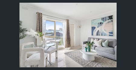 Beautifully Presented 1-Bedroom Unit in Prime Caulfield South Location - Photo 2