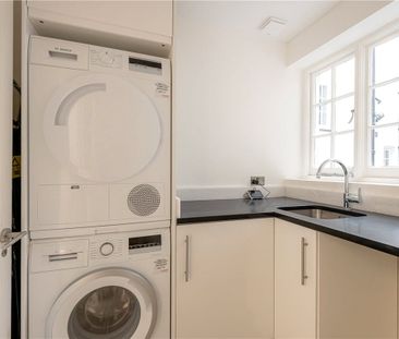 A five bedroom townhouse of approximately 3,170 square feet. - Photo 3