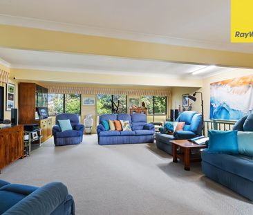Spacious High-Set Brick Home with Pool & Entertaining - Photo 6