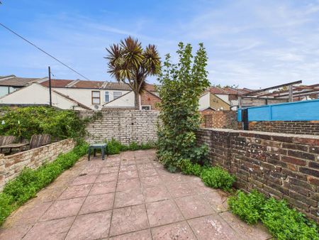 2 bedroom terraced house to rent - Photo 5