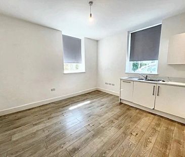 Flat 1, The Old Telephone Exchange, Redhill, 13 Station Road North,... - Photo 3