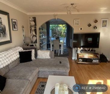 3 bedroom semi-detached house to rent - Photo 2