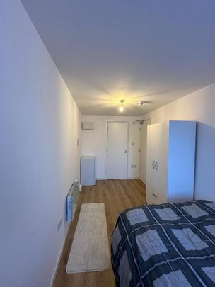 1 bedroom in a house share to rent - Photo 1