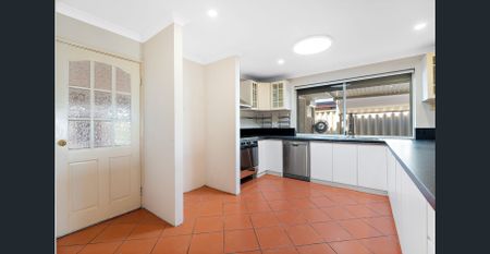 🏡Fully Furnished with Private Ensuite & Kitchenette. Located on Champion Drive, Bertram, this beautifully maintained room / Room 3 for Rent / $350 - Photo 3