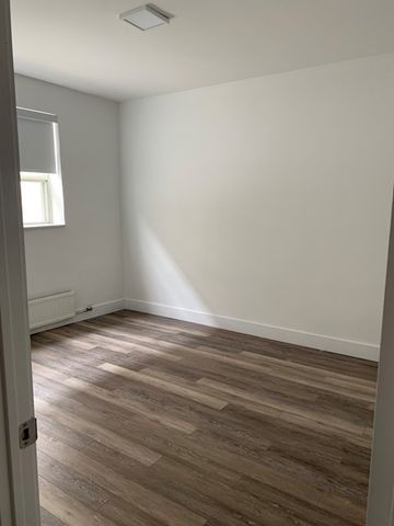 3 Bedrooms - Photo 2