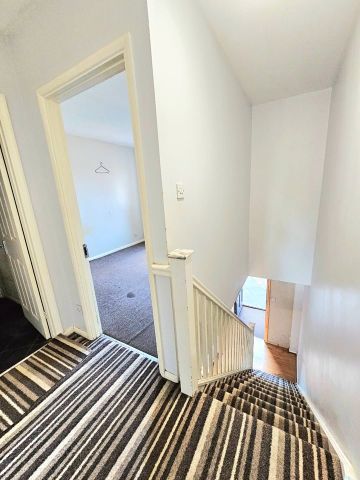 2 Bed Semi-Detached House, Macarthur Close, E7 - Photo 3