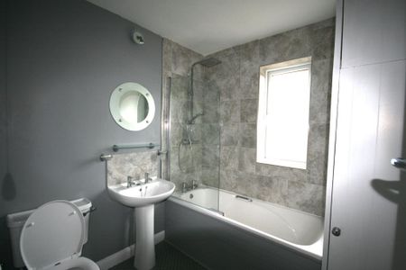 3 bedroom semi-detached house to rent - Photo 5