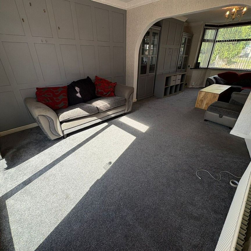 3 bedroom semi-detached house to rent - Photo 1